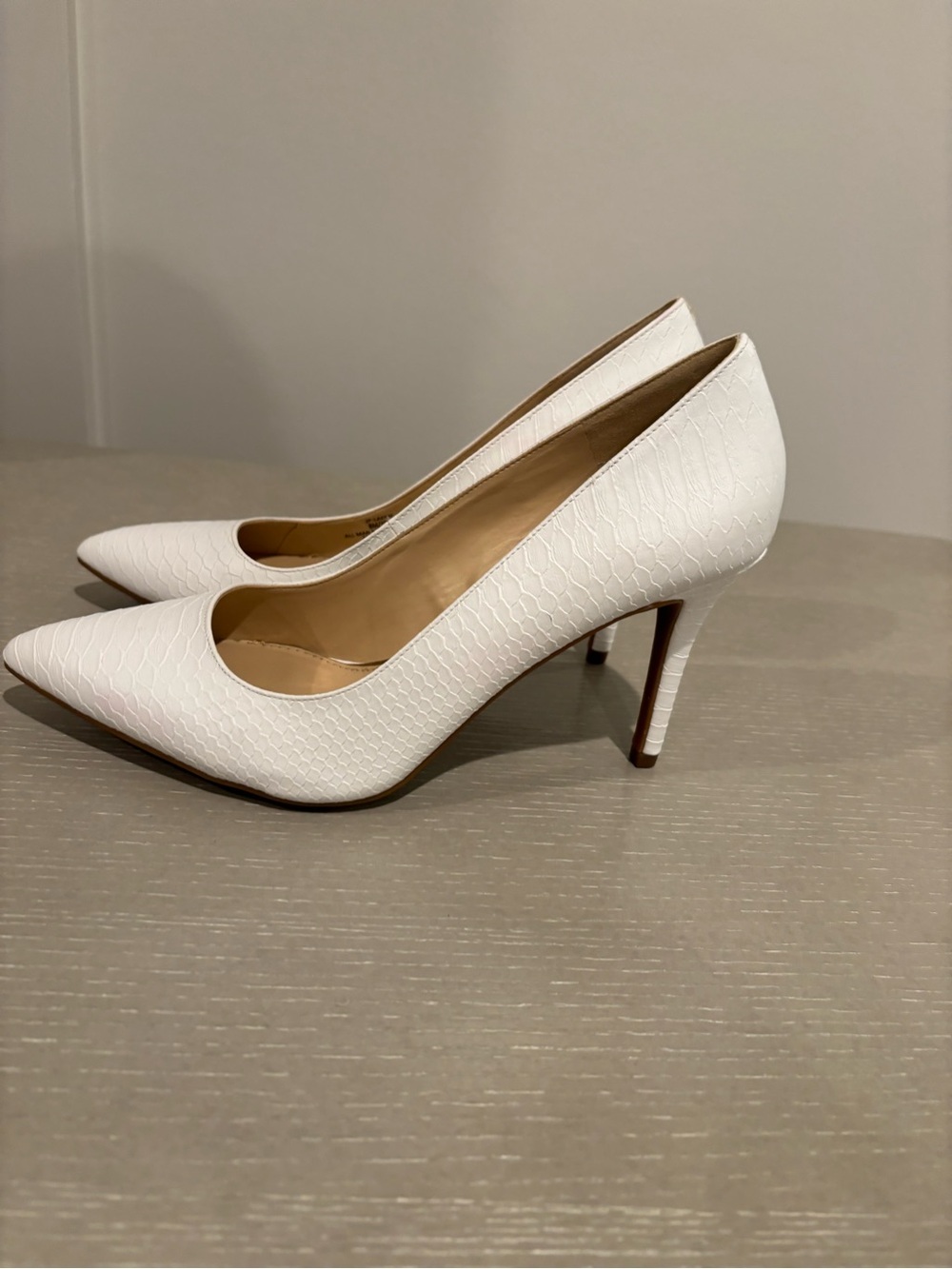 Jessica Simpson White Pointed Toe Stiletto Pumps - Picture 2 of 3
